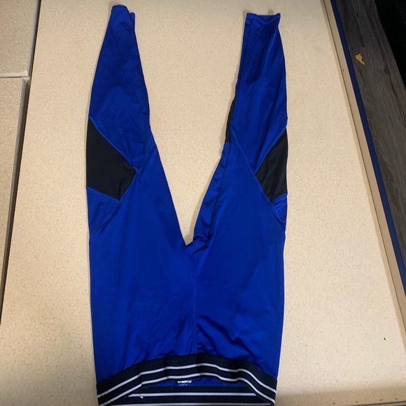 Medium size blue yoga leggings with mesh panels - Picture 2 of 2